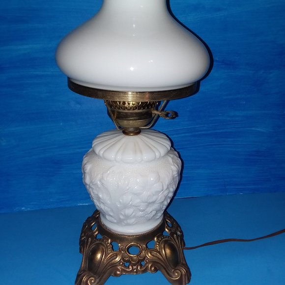 Antique Working Victorian Electric Oil GWTW Milk Glass Mushroom Shade Table Lamp - Picture 3 of 11